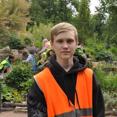 Побыть самостоятельным: подростки Петербурга трудятся в Ботаническом саду